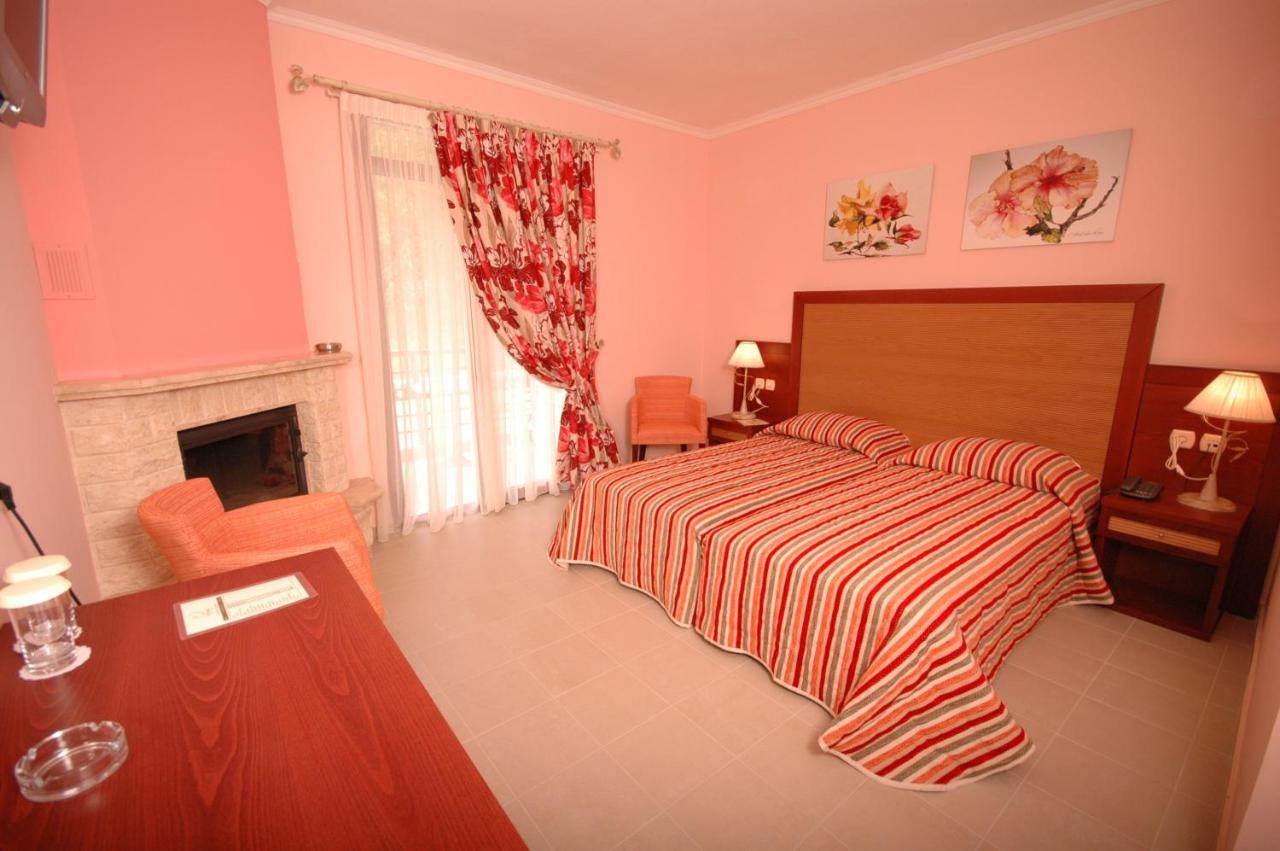 4 Epoxes Hotel Spa Като-Лутракі Номер фото
