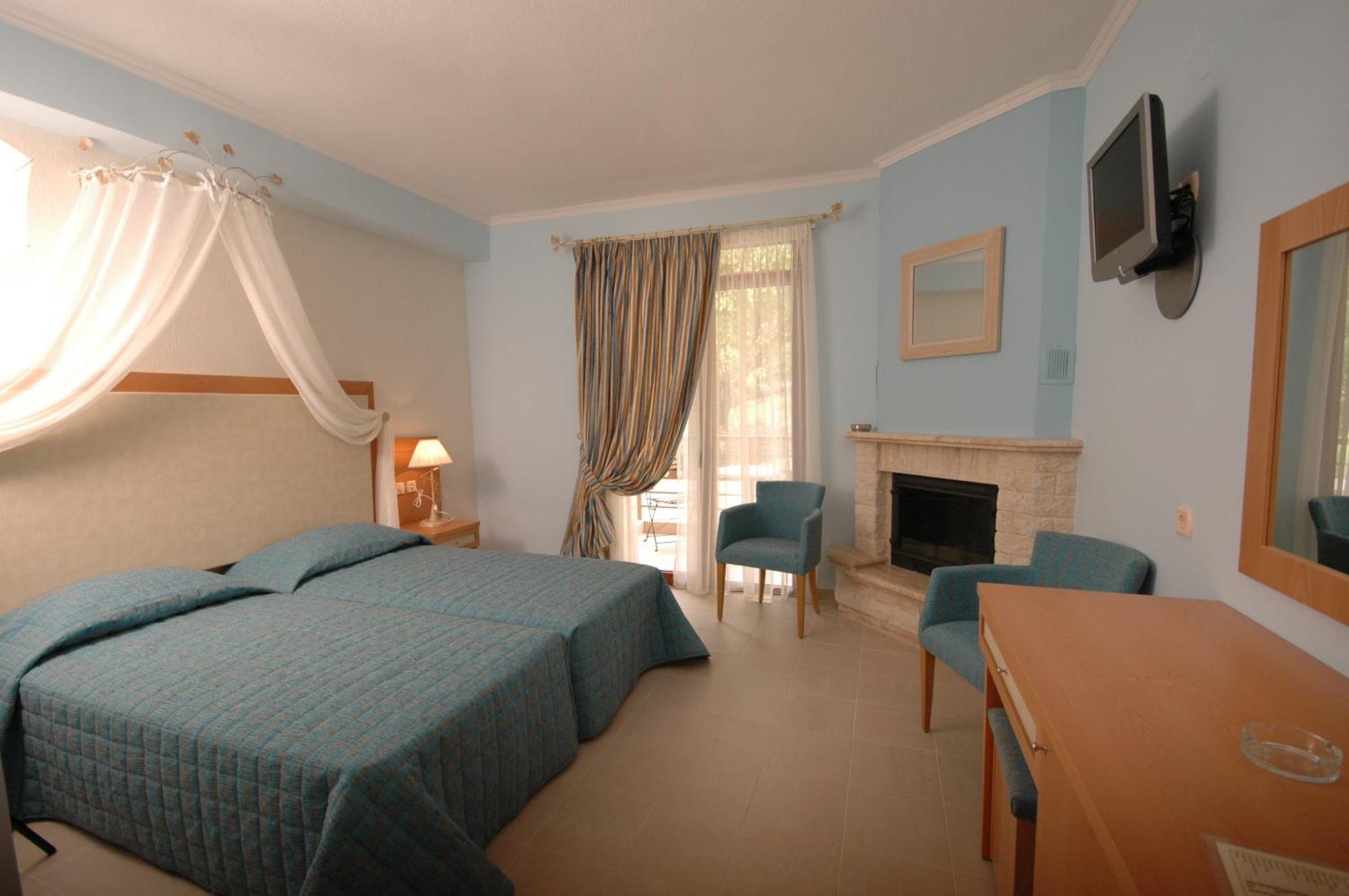 4 Epoxes Hotel Spa Като-Лутракі Номер фото